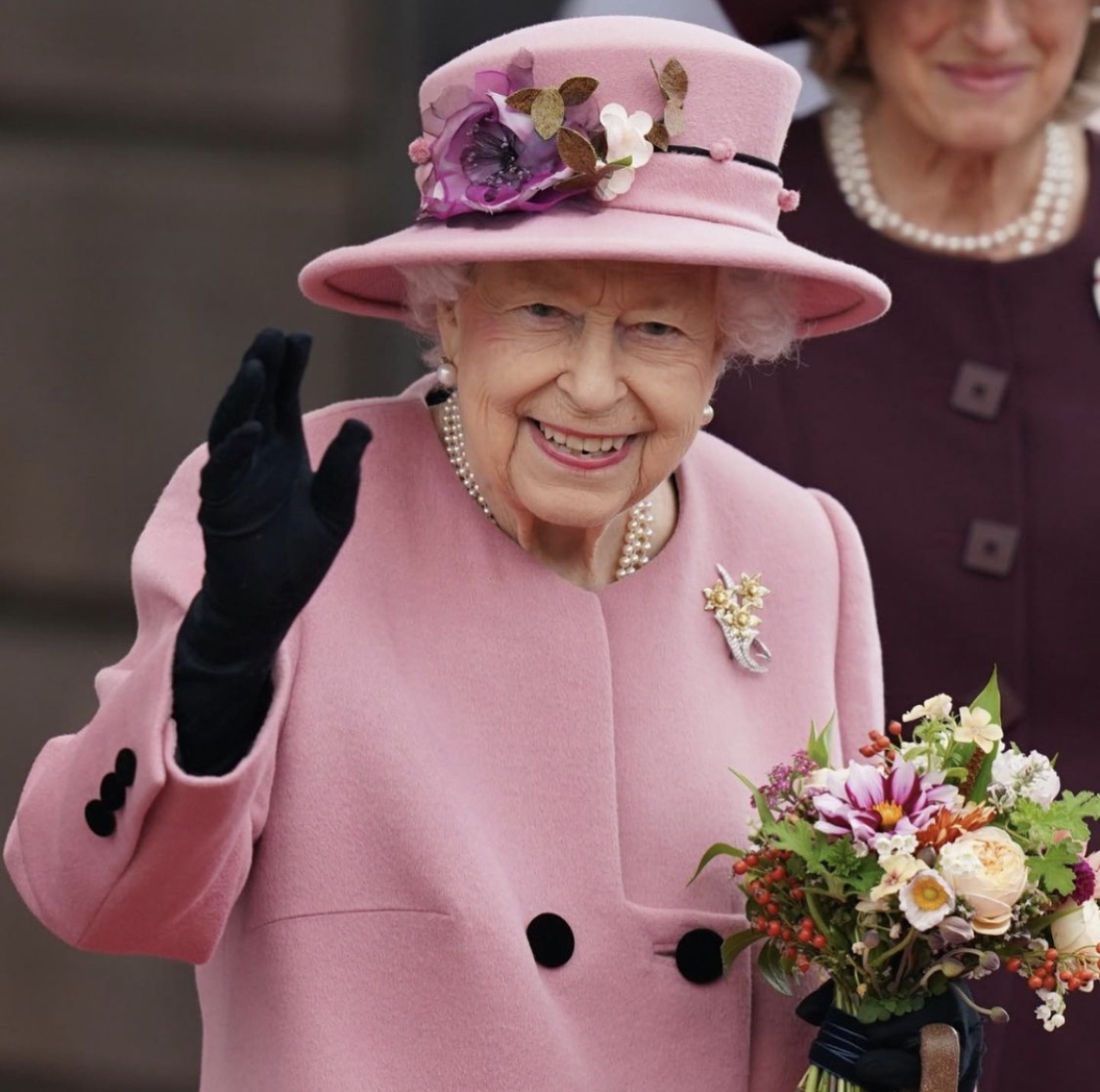 英女王的說法表明了希望媳婦卡米拉日後可以封后~