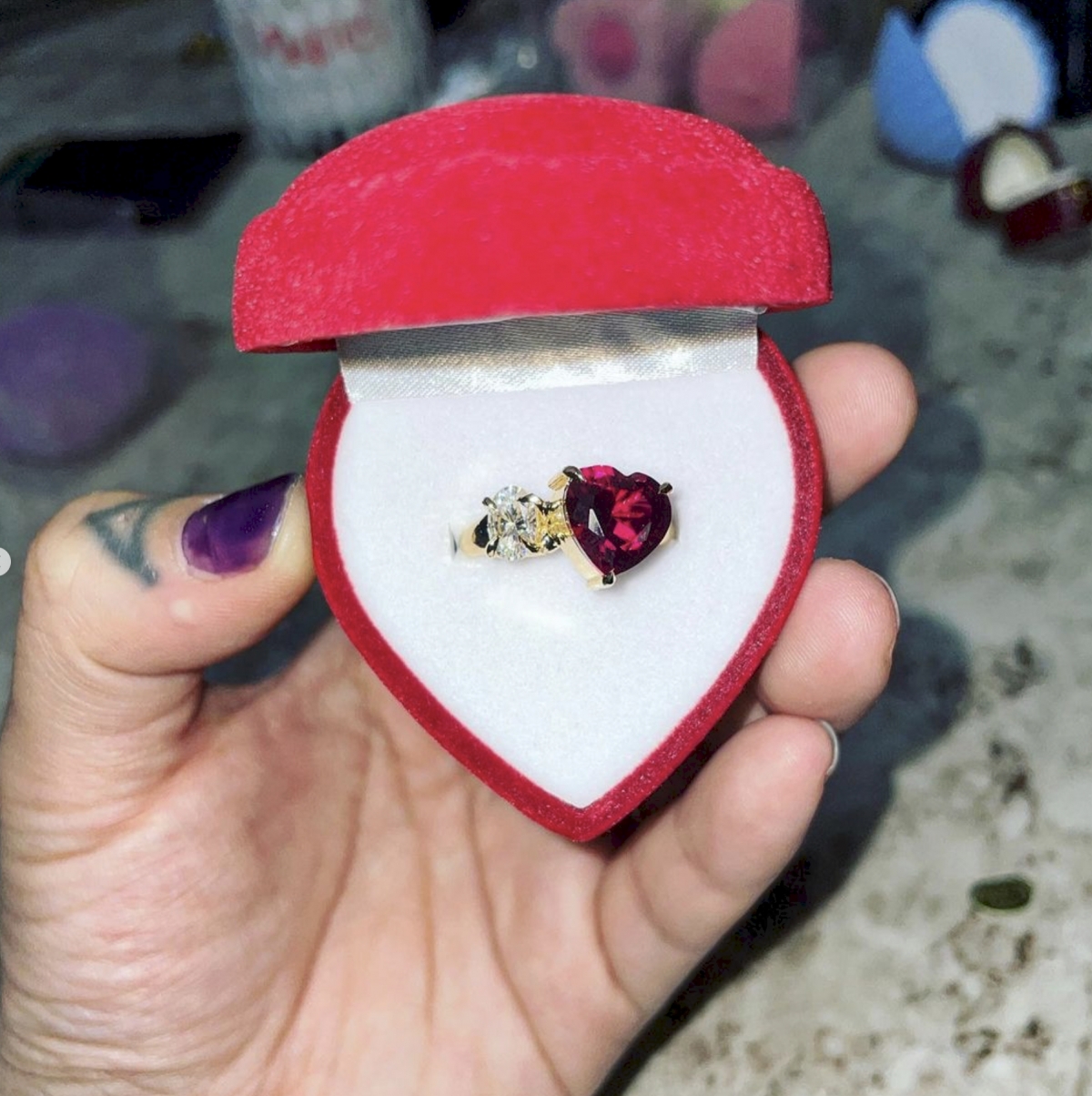 diligems一向會為客人訂製求婚戒指