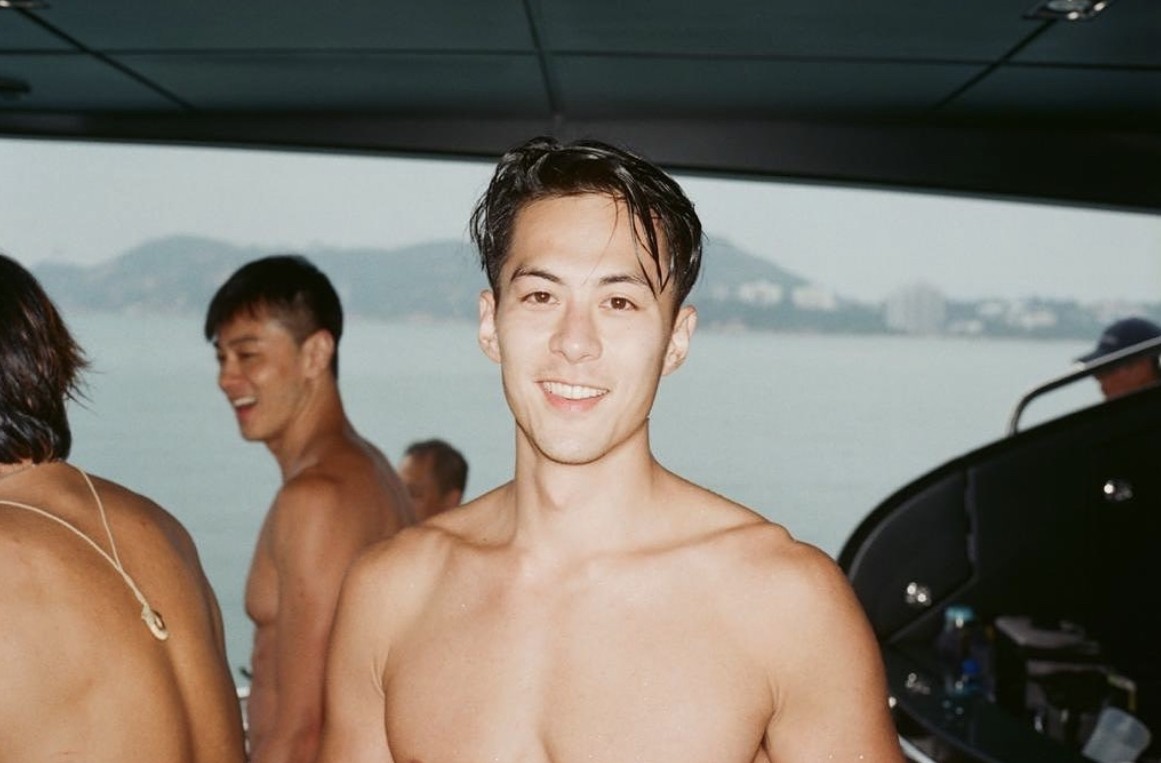 原來他早於14歲已經是香港游泳代表隊成員,自小操練一身強健的肌肉