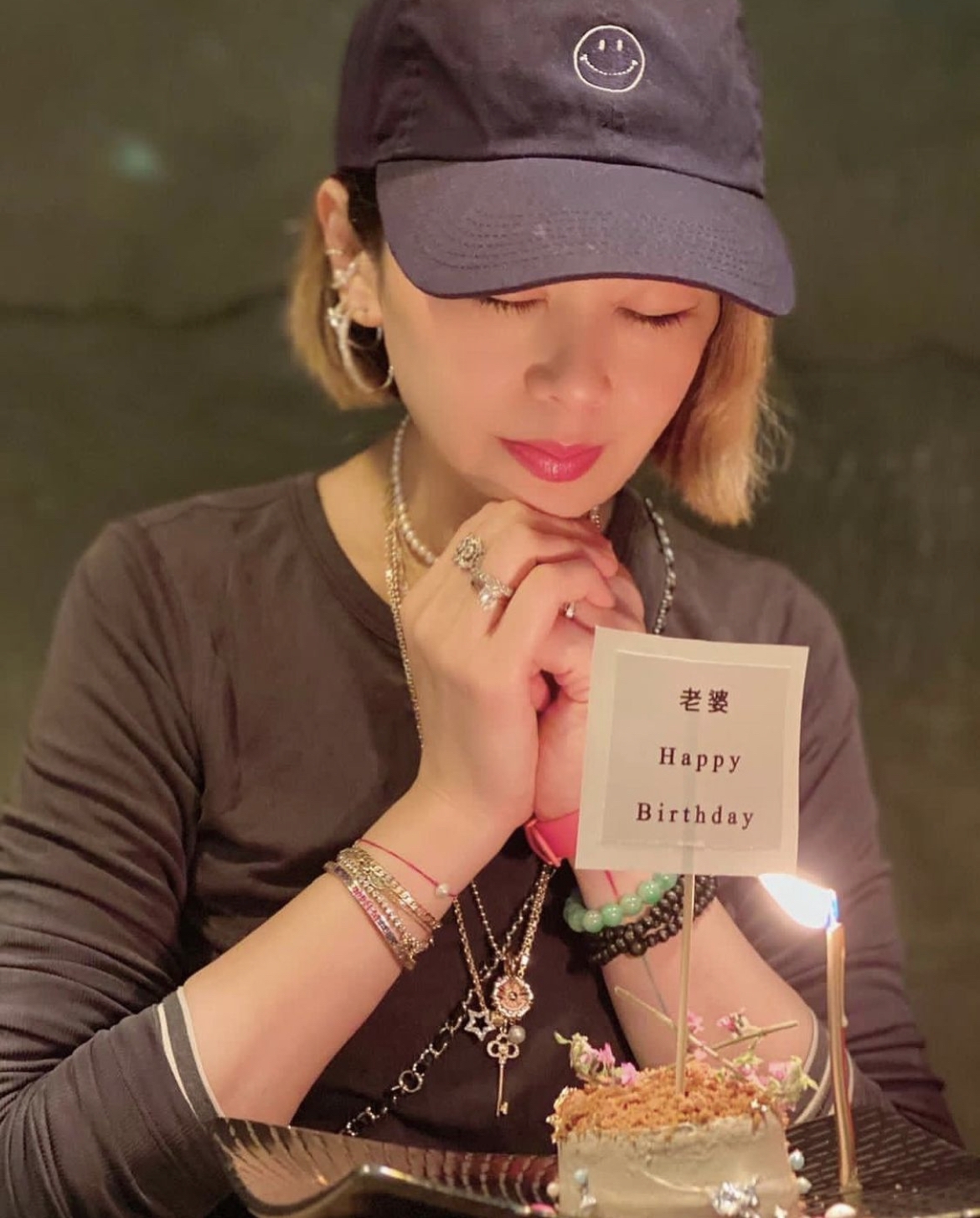 Kaka是圈中著名的造型師,家世顯赫,是馬主莫英儒的女兒!