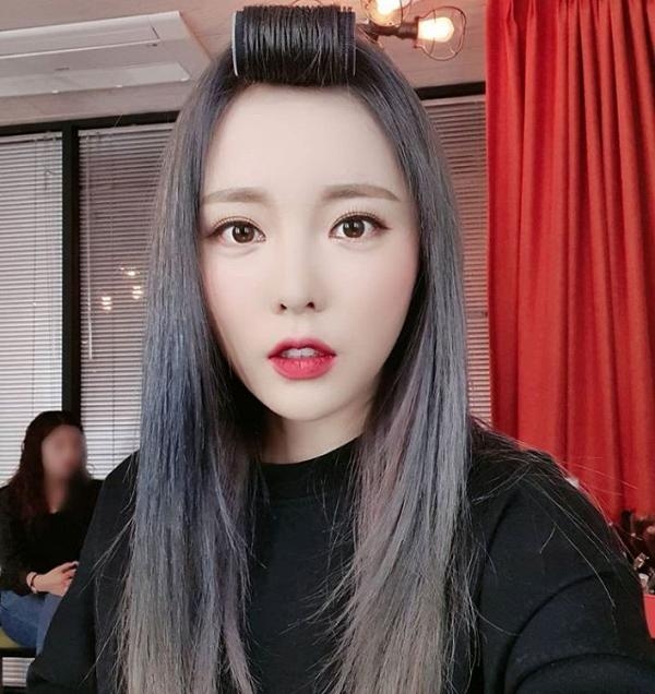 洪真英