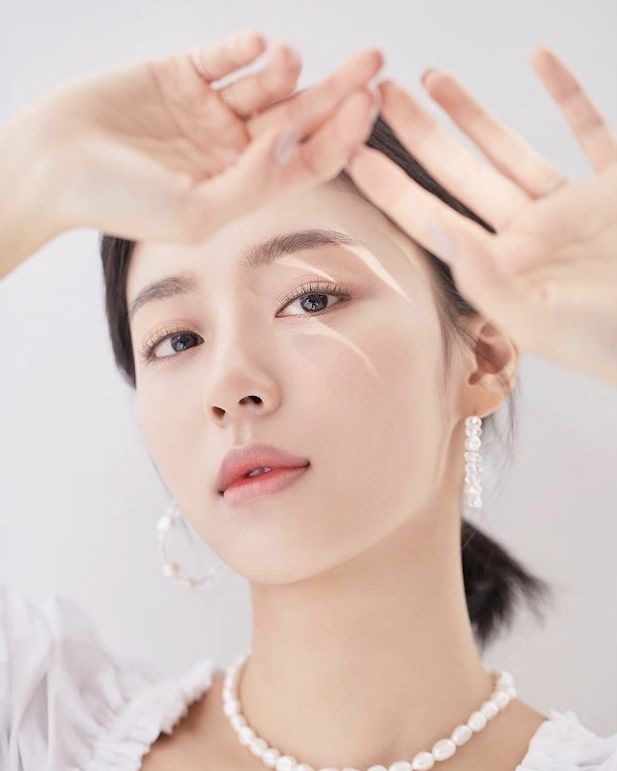 令皮膚看上去光亮白皙！