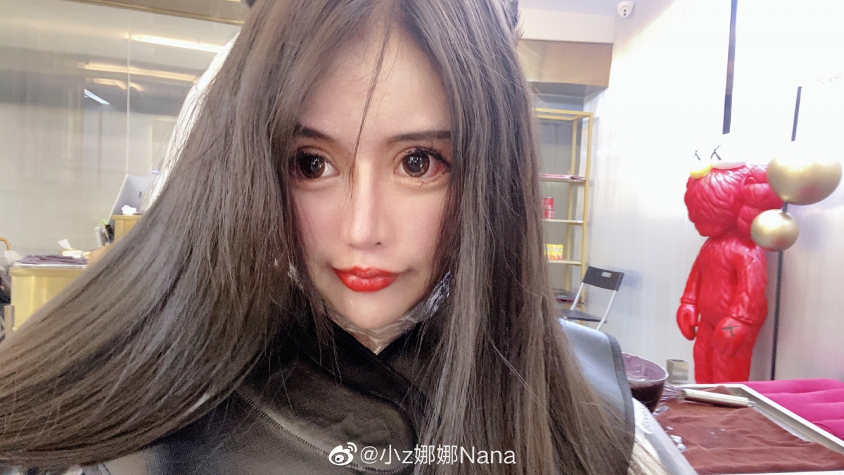 「小z娜娜nana 」承認自己整容成癮,甚至透露因為整容而影響學業!