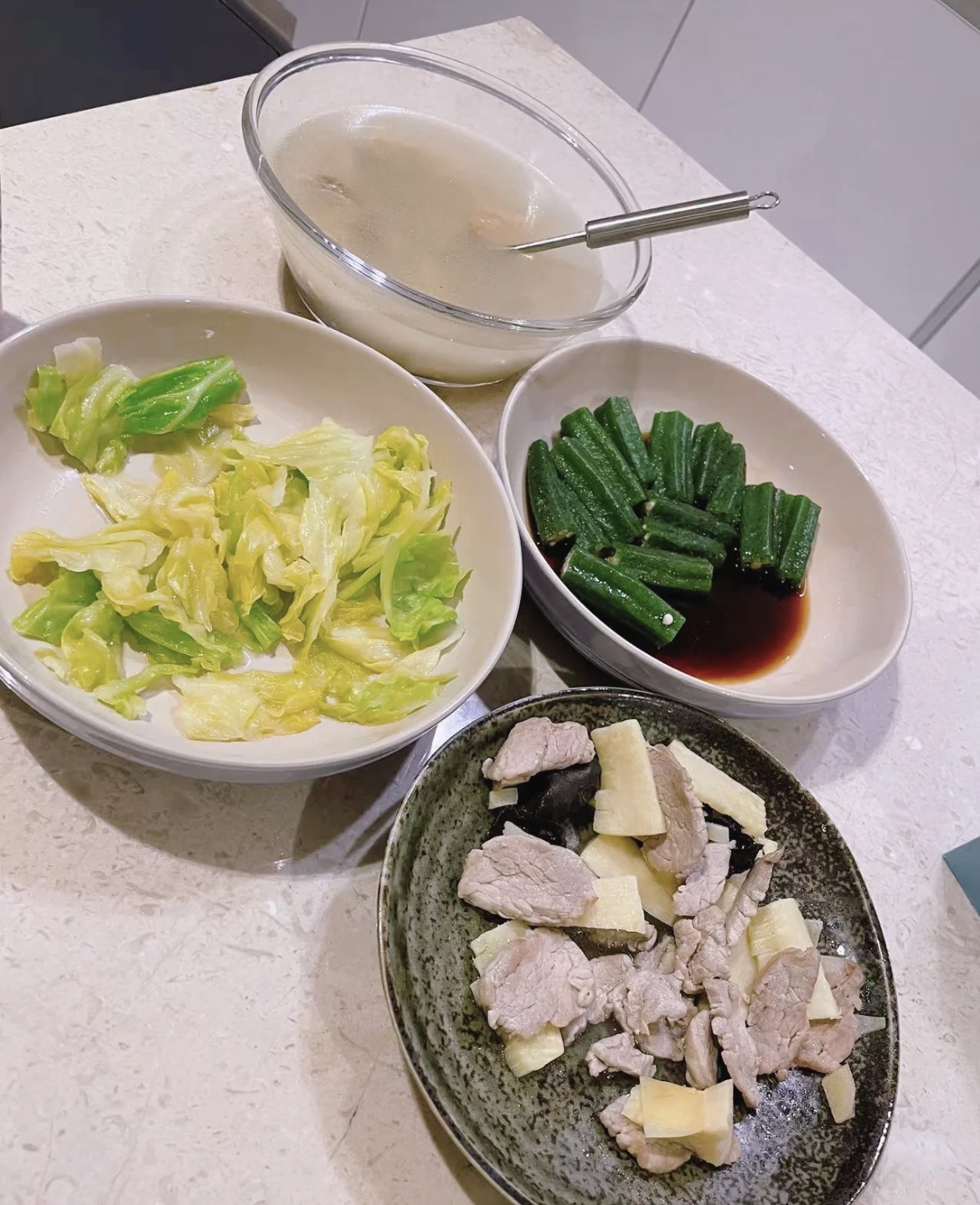阿嬌的餐單以蔬菜類為主,肉類主要以水煮烹調