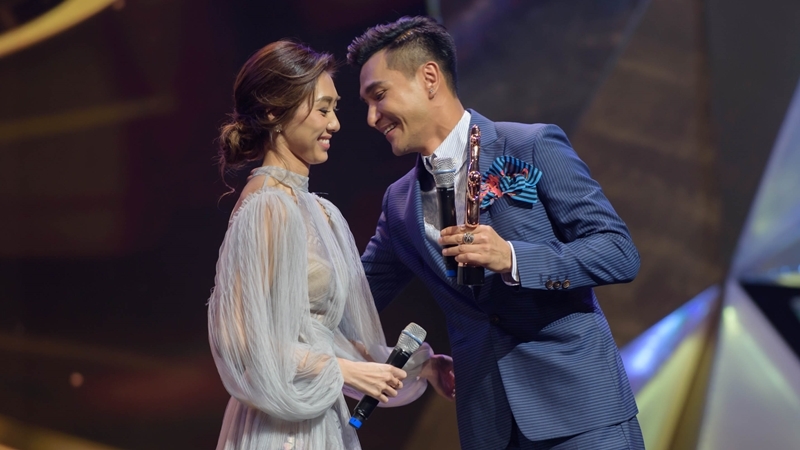 有傳胡定欣相當傷心