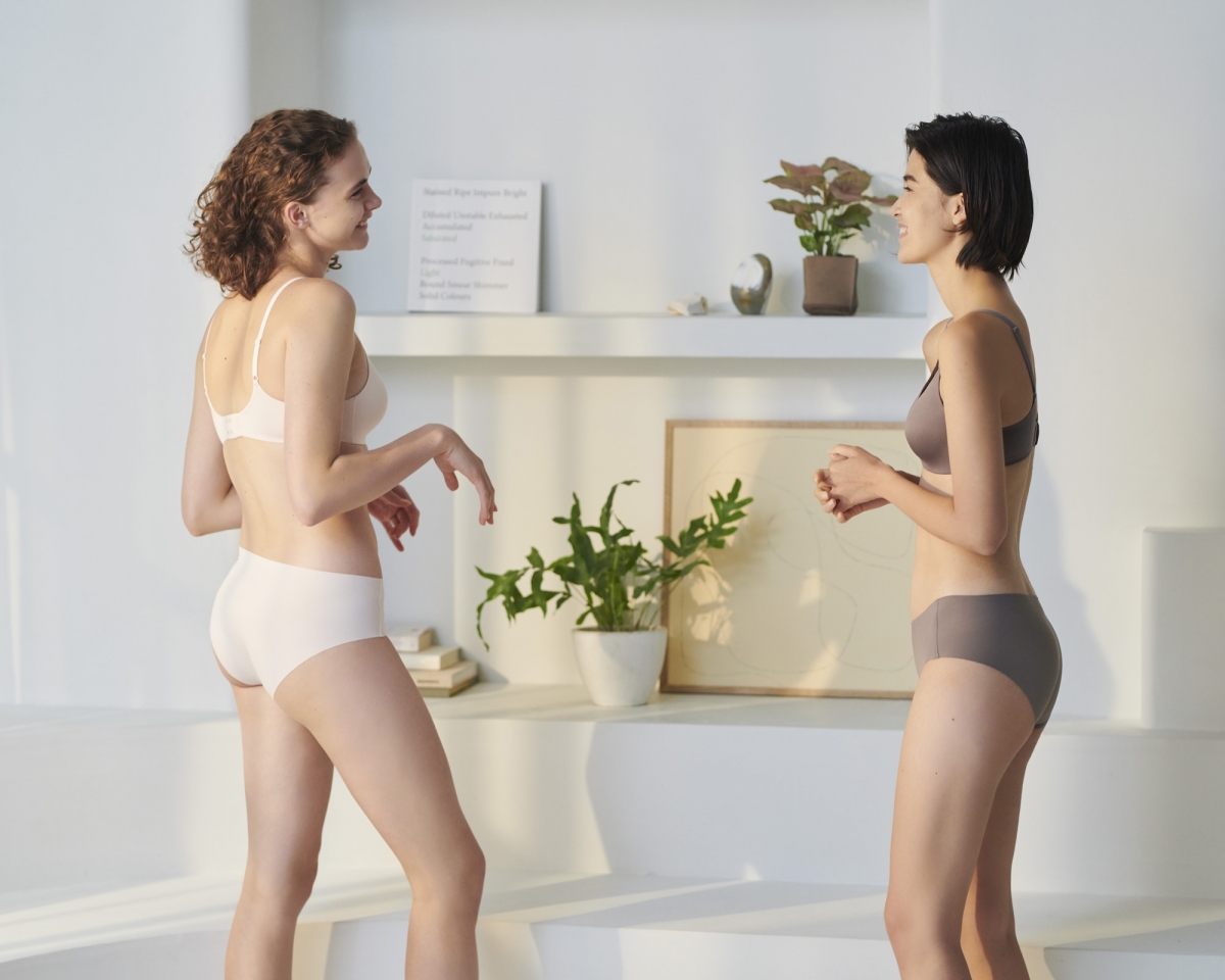 AIRism超無縫內褲[三角•低腰]（粉紅色及啡色）各$49