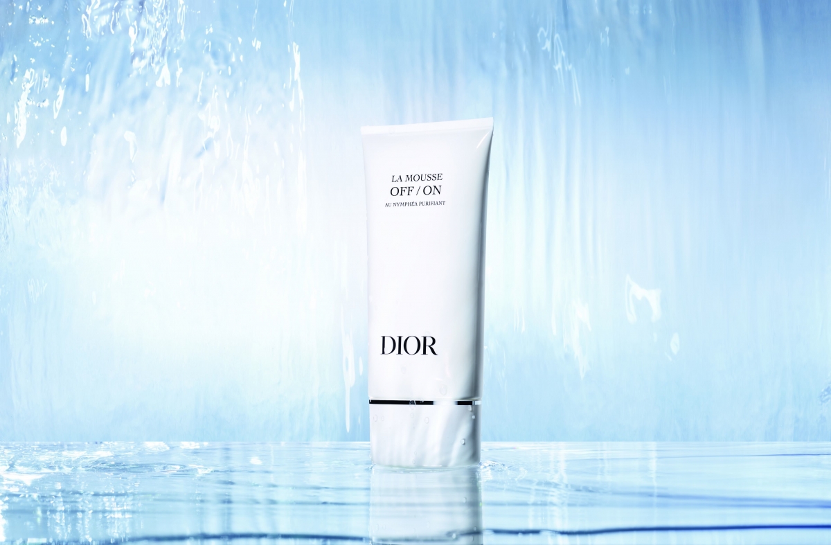 Dior全新抗污染淨肌泡沫能淨化及去除肌膚底層99%污染物及毒素，以及卸除殘餘彩妝污垢。