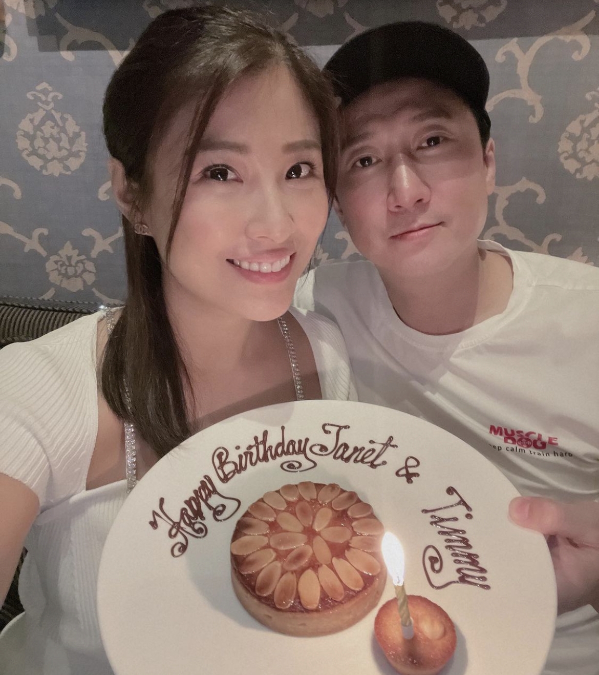 洪天明和周家蔚曾透露兩人是因為到張家界拍攝旅遊特輯結緣!