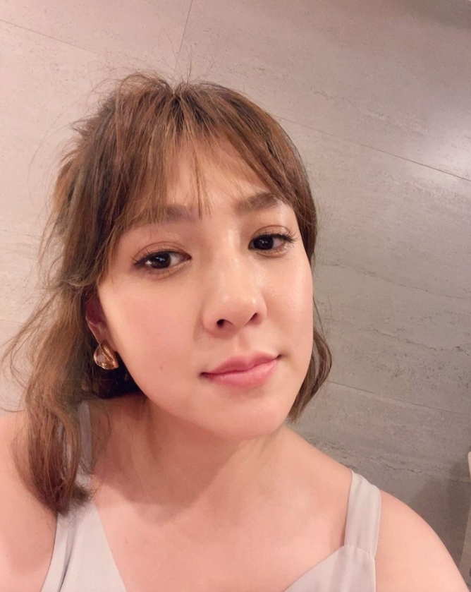 台灣女藝人朱芯儀於2010年主演電視劇《犀利人妻》而人氣急升!