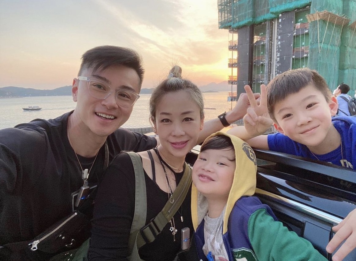 兩人於2005年拉埋天窗,結婚6年之後才誕下兒子Kayden和Ransley。