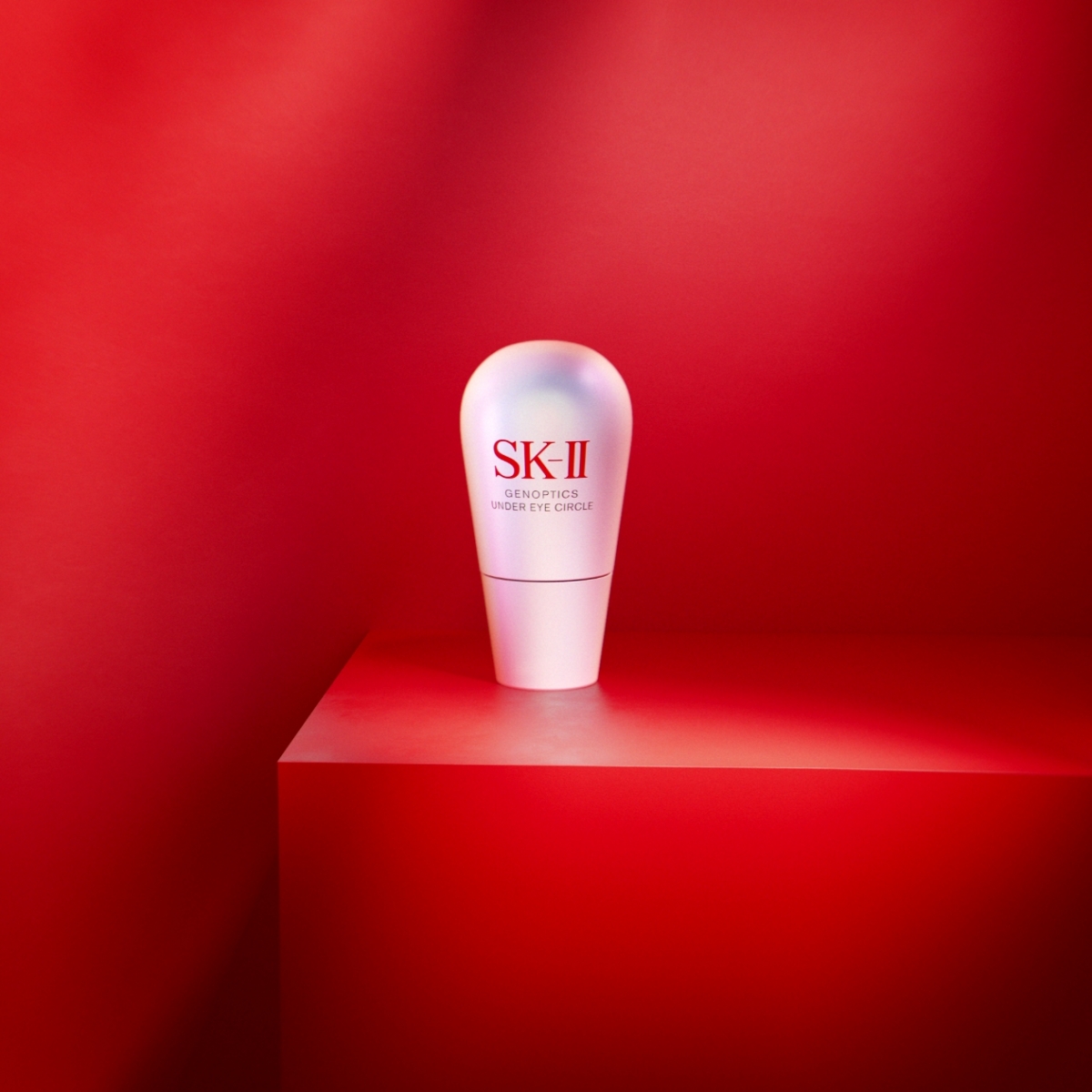 SK-II 光蘊環采眼部精華是為眼部「度身訂造」的護膚品