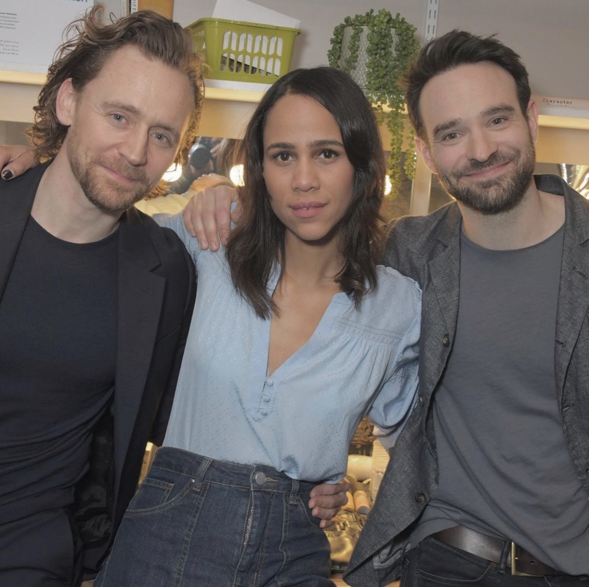 Tom Hiddleston 和女友一同出席英國影藝學院電影獎(BAFTA)的頒獎典禮~