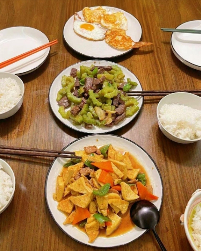 自己也吃得很豐富!