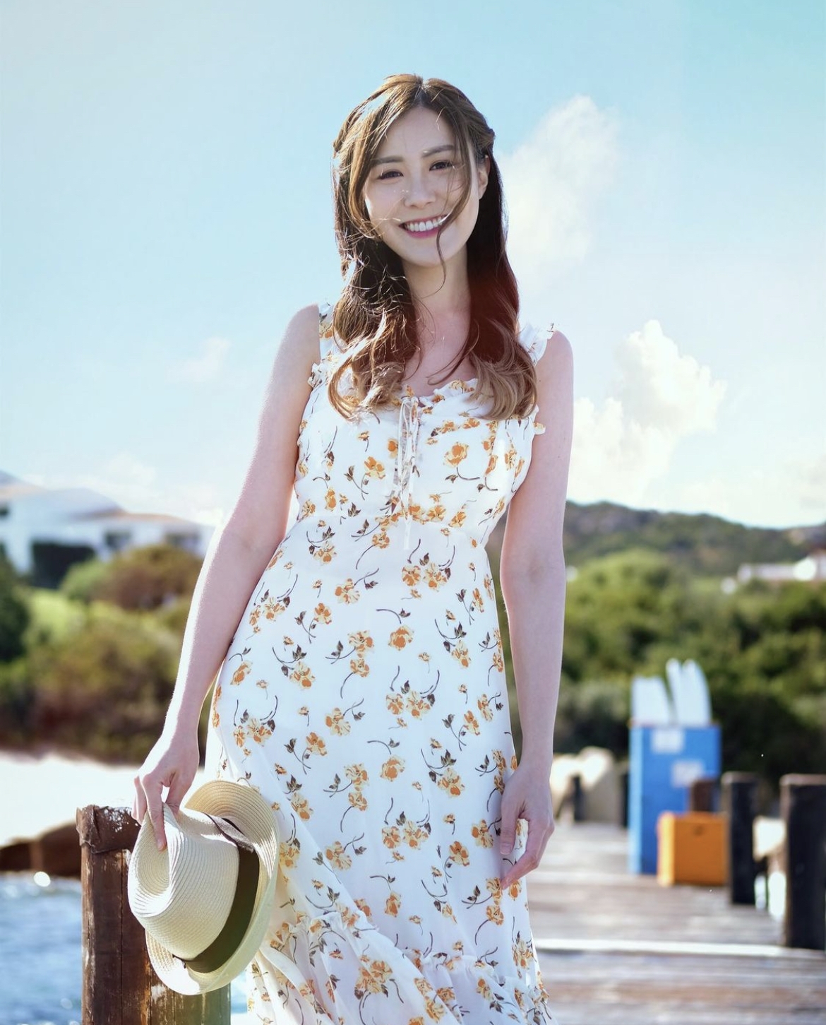 細的碎花圖案給人青春有活力的感覺!