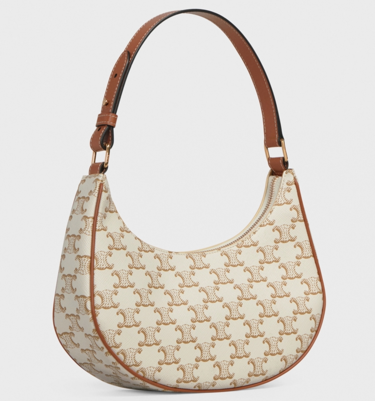 CELINE白色的TRIOMPHE帆布腋下包也是大熱款之一!