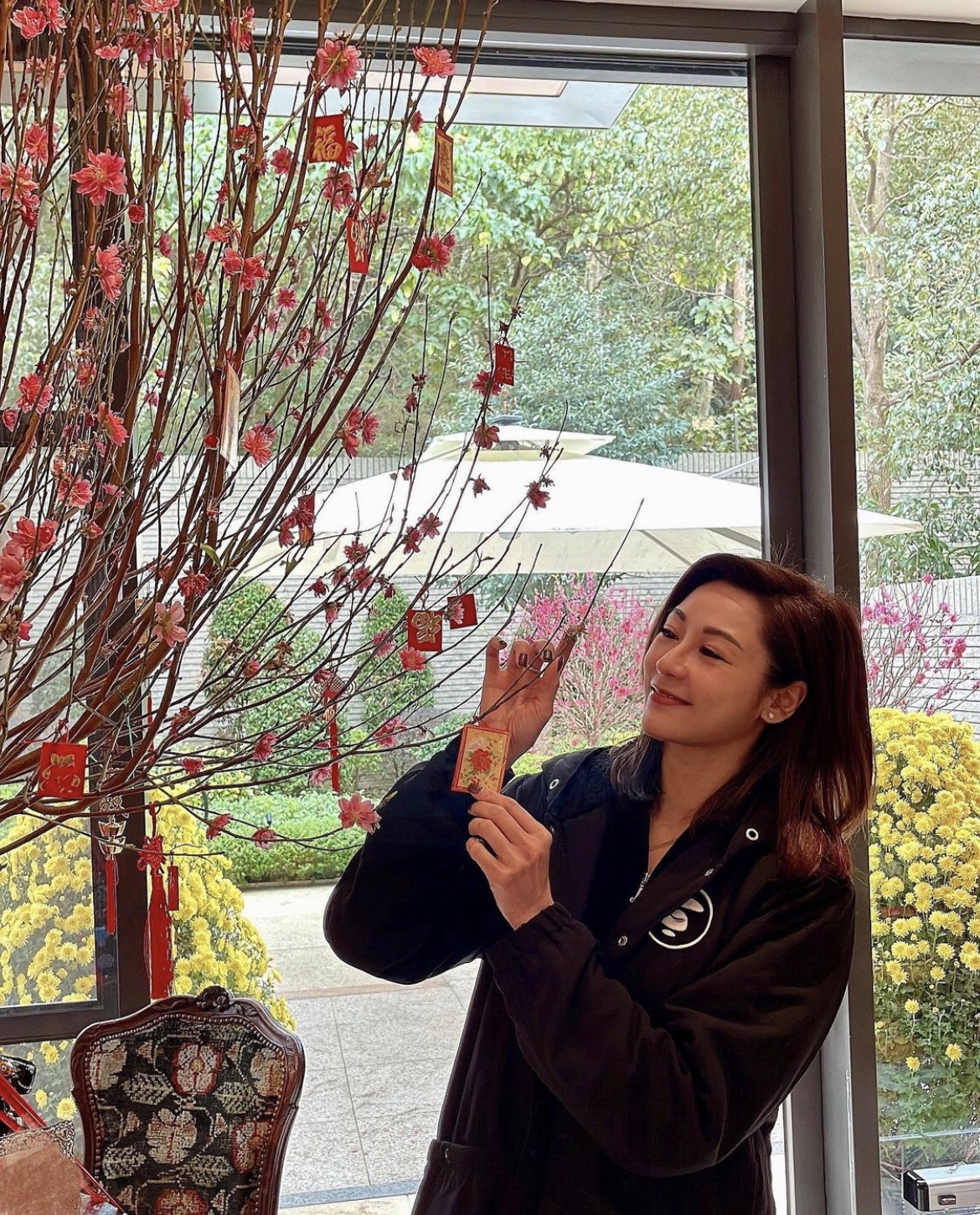 有指,陸詩韻近年更搬進月租8萬元的西貢匡湖居獨立屋~