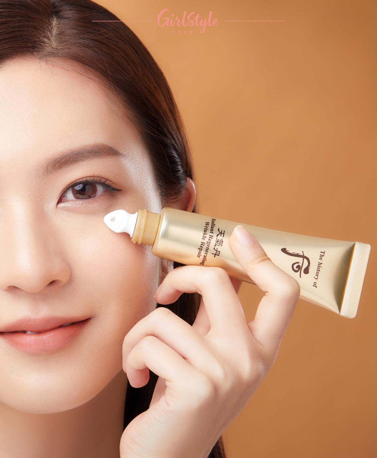 重生賦活抗皺精華白瓷塗抹端上6點按摩設計能達到微刮痧功效。