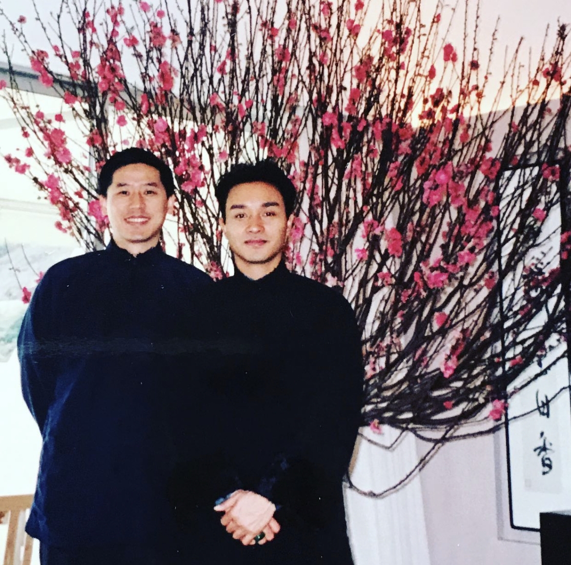 張國榮卻從不忌諱,不時在電視節目上大方提及唐鶴德的好!