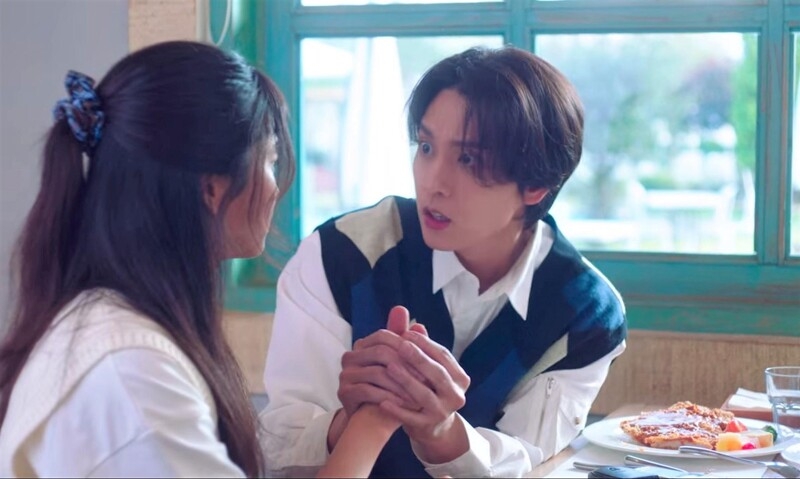 女生們不妨在男友或心儀對象面前適當地展示柔弱,讓對方照顧你吧~