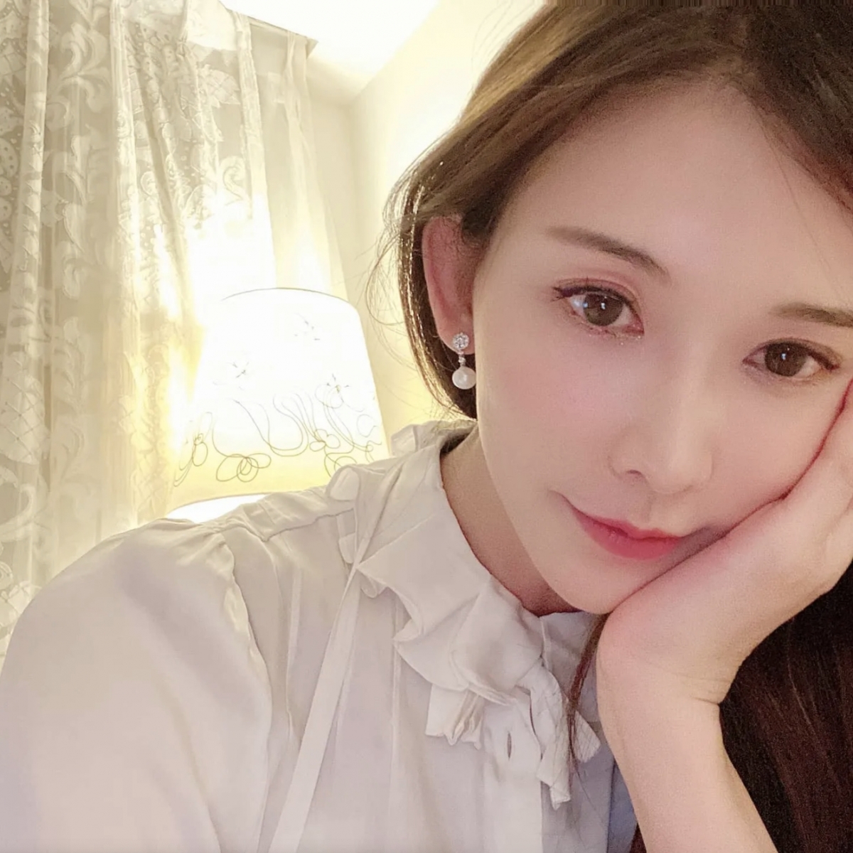 林志玲亦相當著重保濕，並堅持每天喝2公升的水！