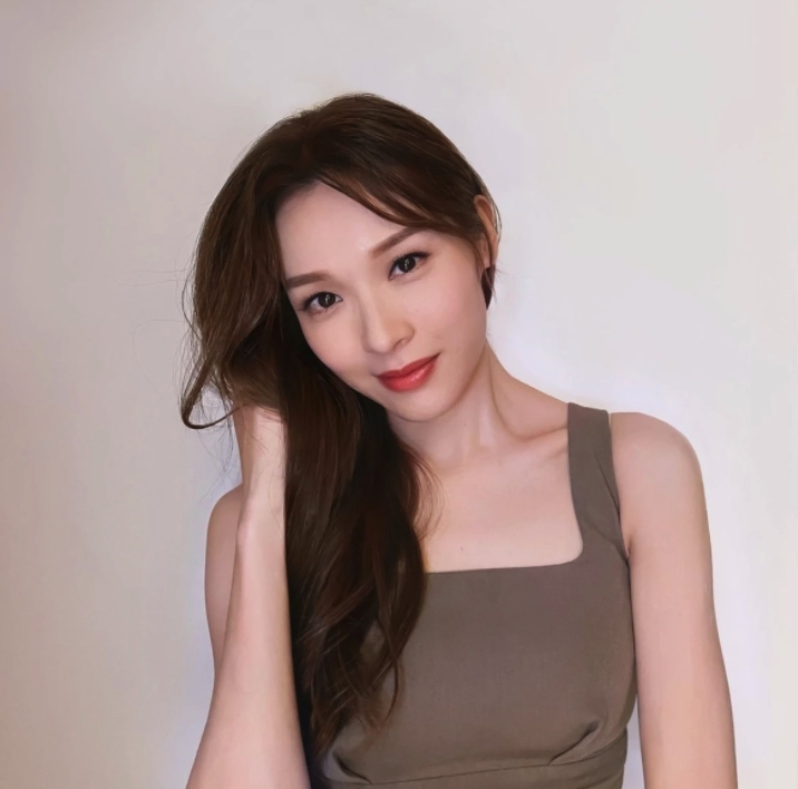 令頭髮順滑之餘亦可以增加光澤感!