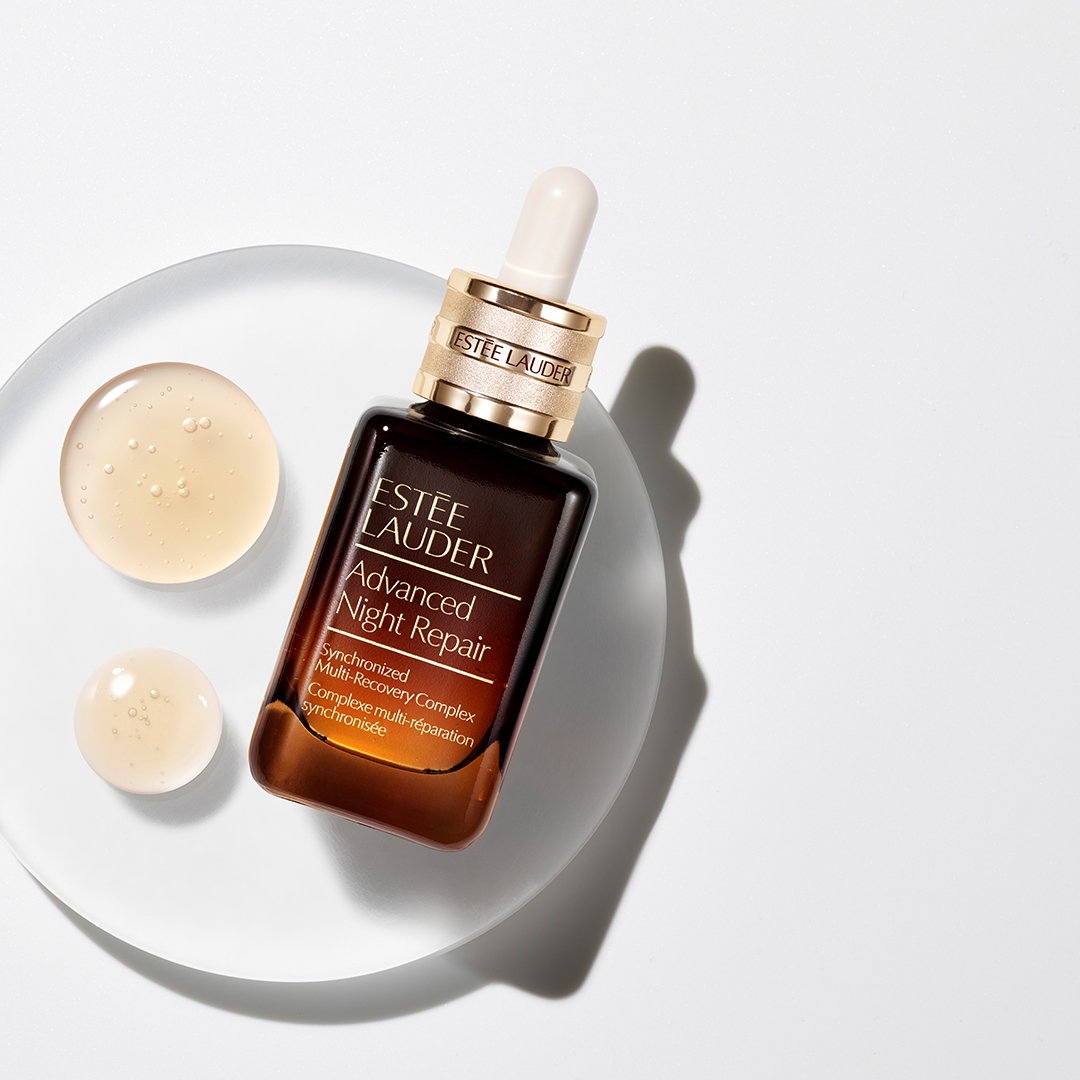 Advanced Night Repair，一抹即可同時做到水潤、光澤、細緻、平滑、減淡細紋及皺紋、緊緻、收毛孔、強化肌膚及均勻膚色等的十重修復。