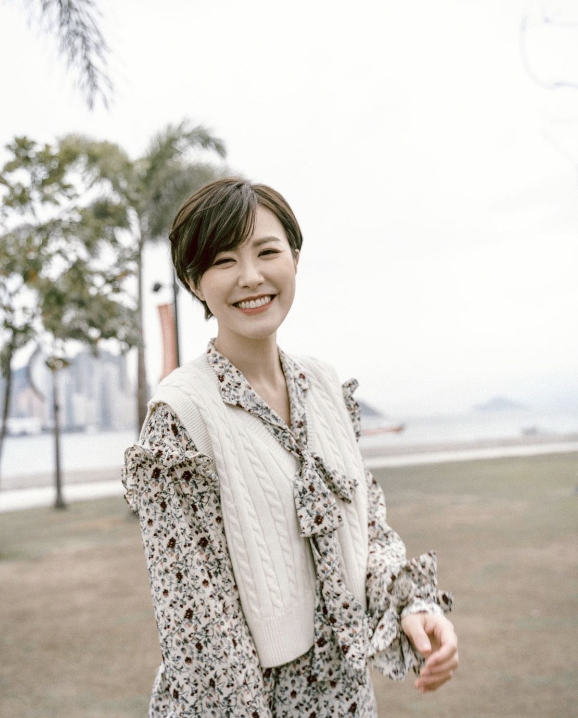 以文青Style的馬甲背心配搭碎花裙~