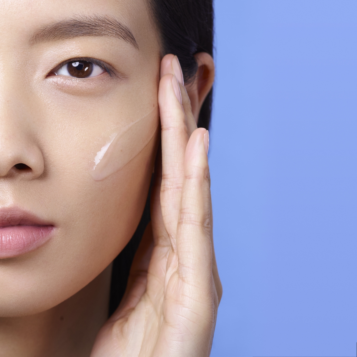 持續使用B5繃帶精華，補水舒緩功效顯著，能全面提升膚況，從根底穩定肌膚狀態。