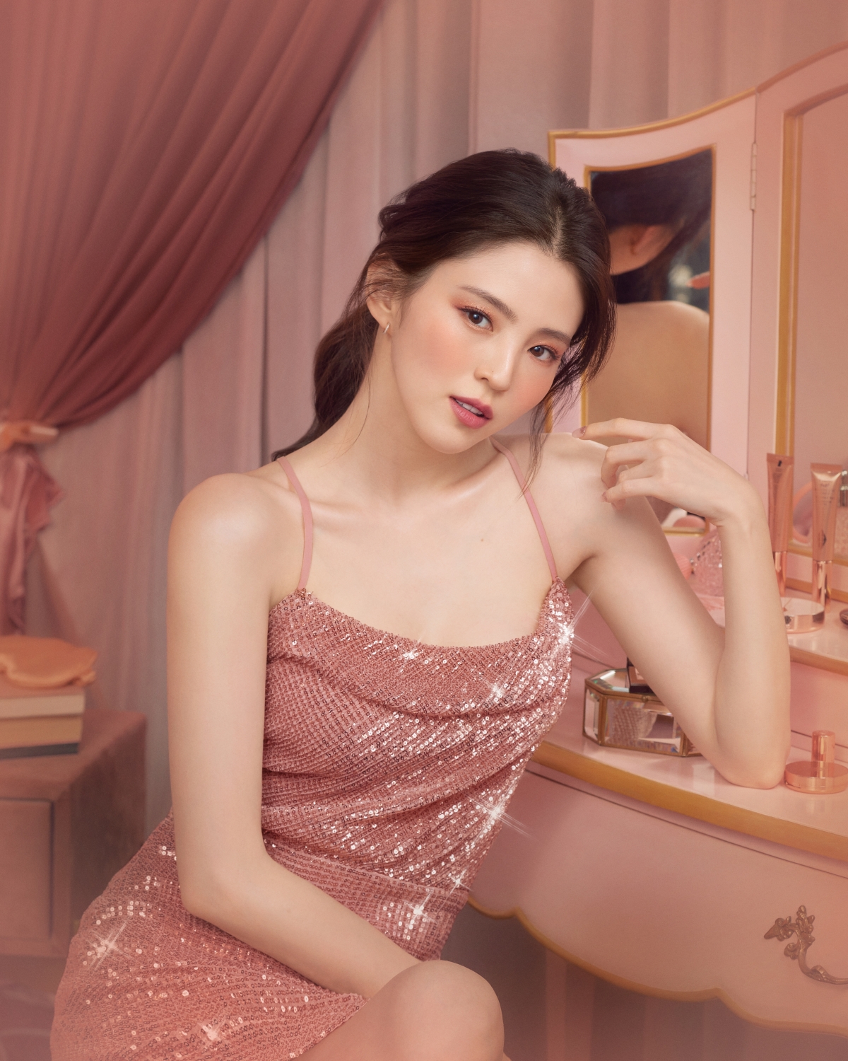 女神韓韶禧親身示範全新!LUXURY PALETTE 四色奢彩眼影盤 - PILLOW TALK DREAMS,打造高貴氣質妝容!