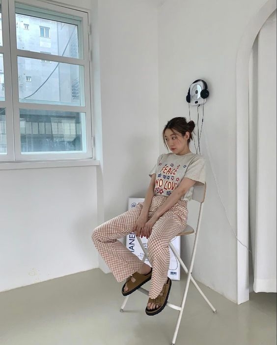 鬆身褲隨性之餘也非常適合夏天天氣