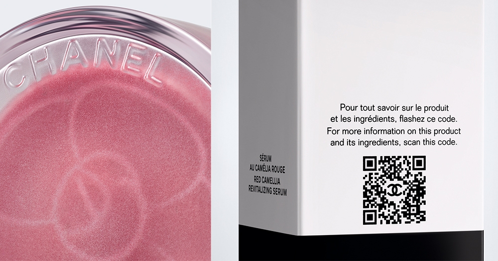 CHANEL一號紅山茶花乳霜以可回收輕玻璃而製更備以補充裝，系列產品包裝盒說明以掃QR Code的電子方式呈現