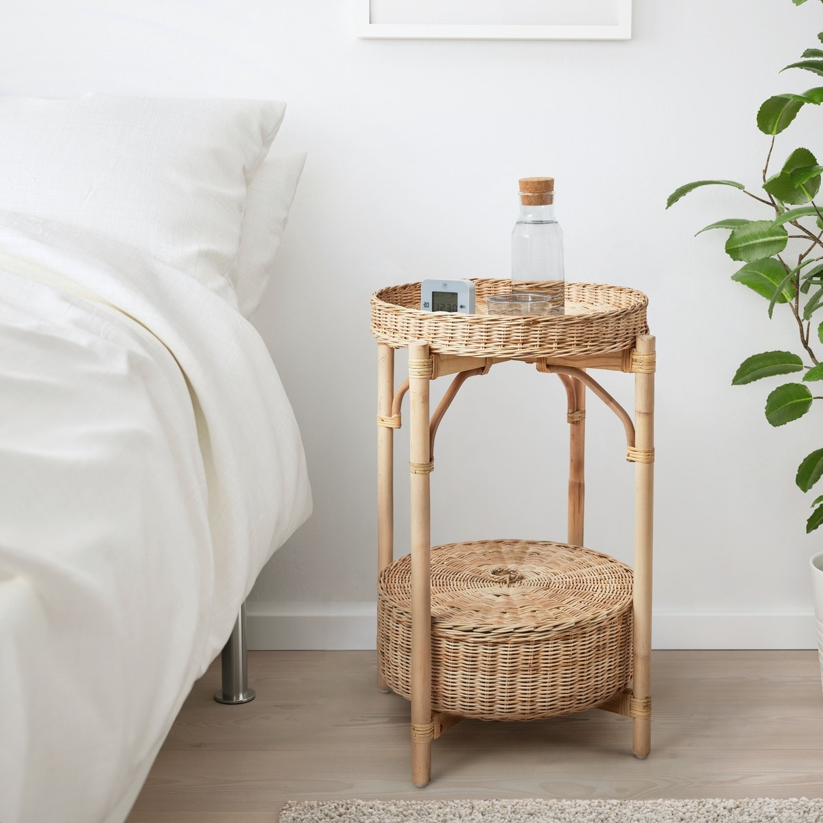 IKEA TOLKNING 床頭几
