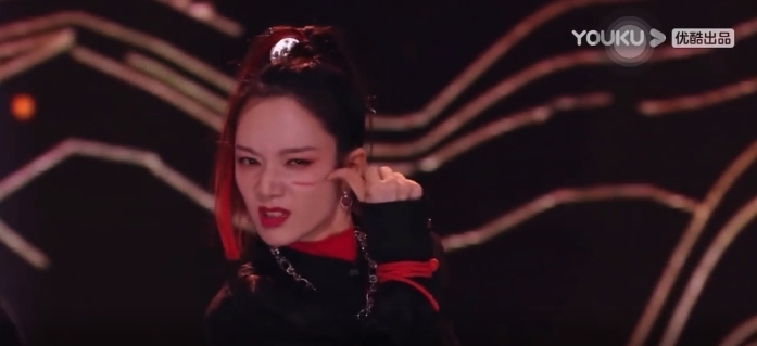 在《了不起舞社》備受內地網民矚目