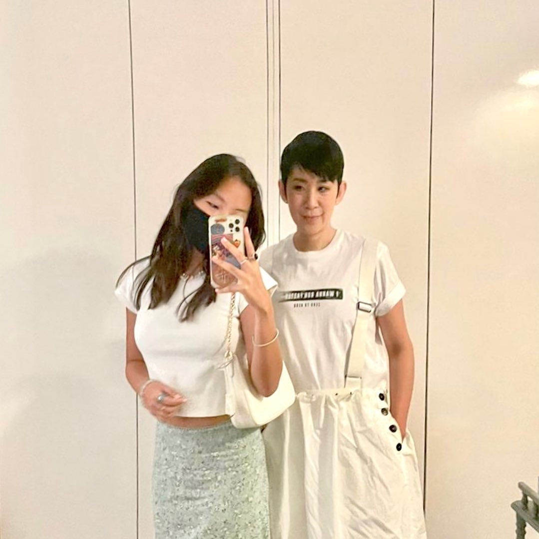 吳君如與女兒的合照