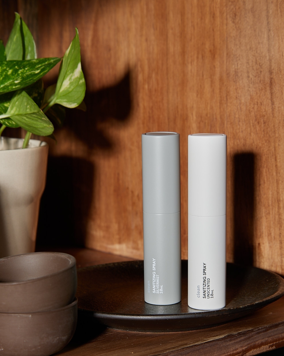 10ml便攜裝殺菌消毒噴霧一共有2款，包括無香配方和全新推出的SilverMist香味配方！細細支，放在小廢包、褲袋適合不過！