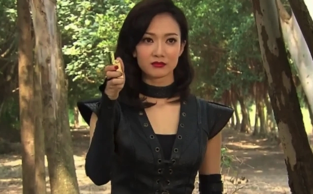 在劇集《城寨英雄》飾演「花曼」一角