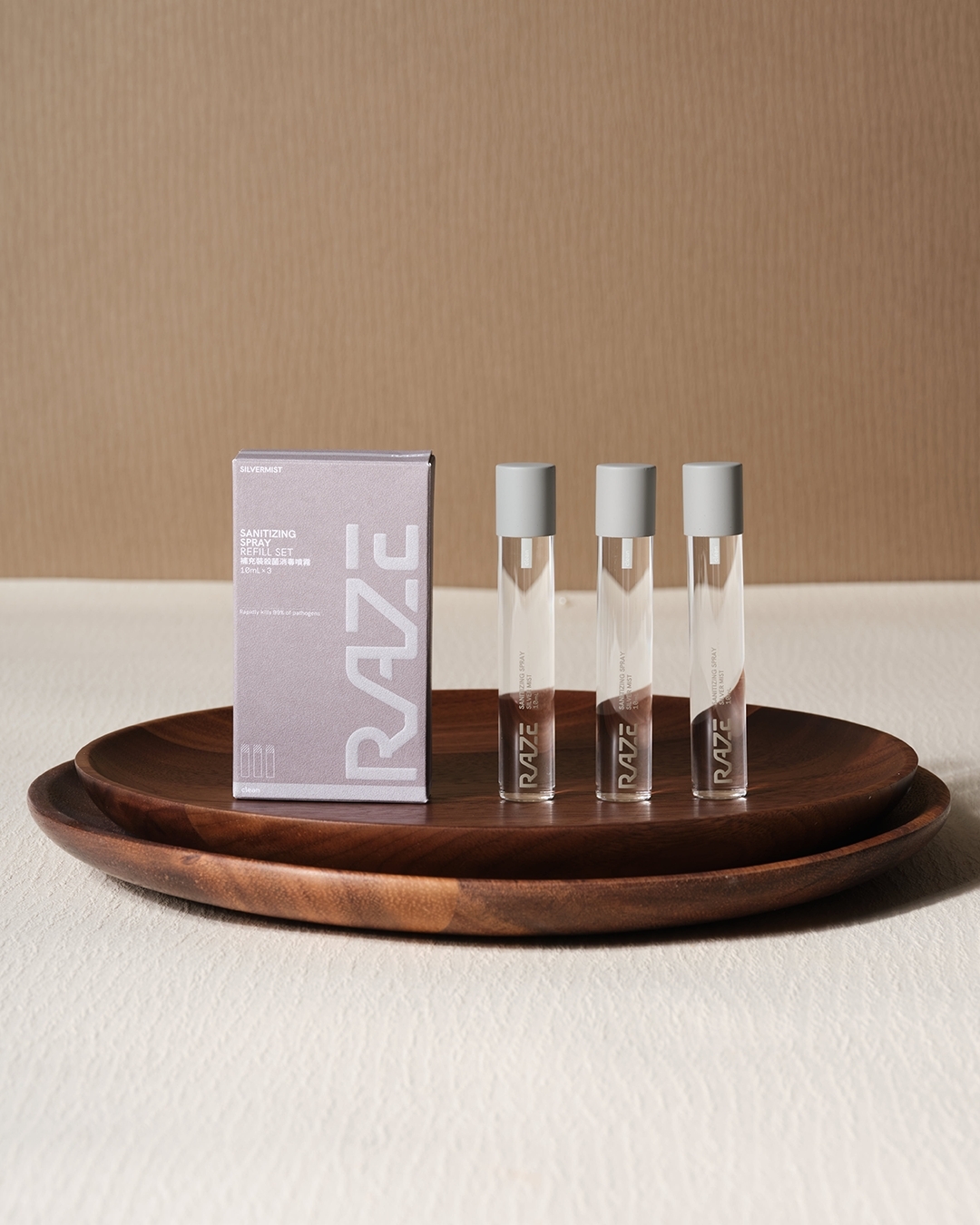 3支裝補充裝首度亮相，用可回收的玻璃瓶為容器～一扭一抽輕鬆替換