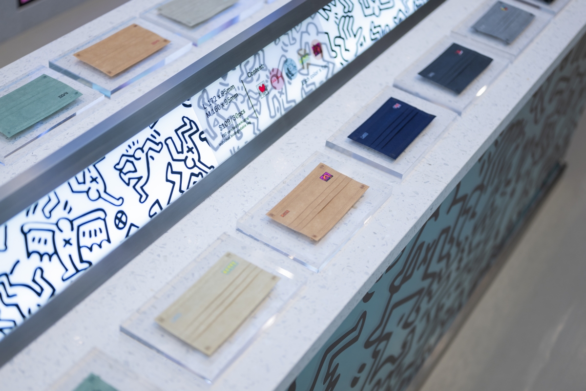 每個口罩都印上Keith Haring超有代表性的圖樣及符號～絕不能錯過！