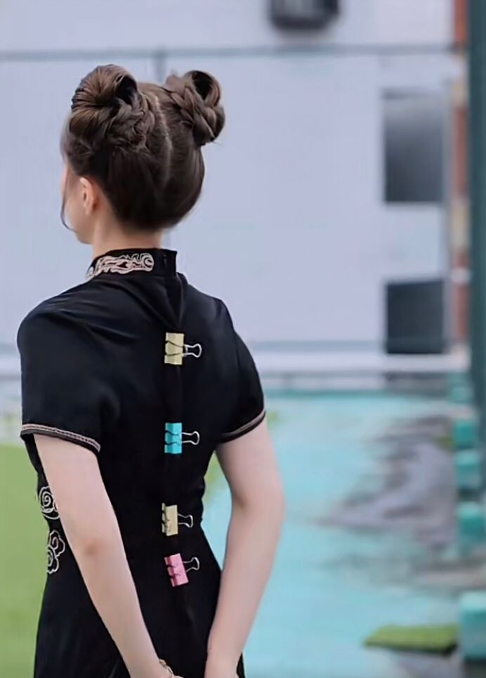 原來是傅穎的身材過於單薄~