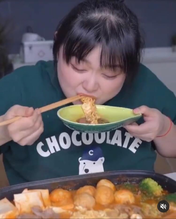 長期暴風式喪食,網民憂健康情況
