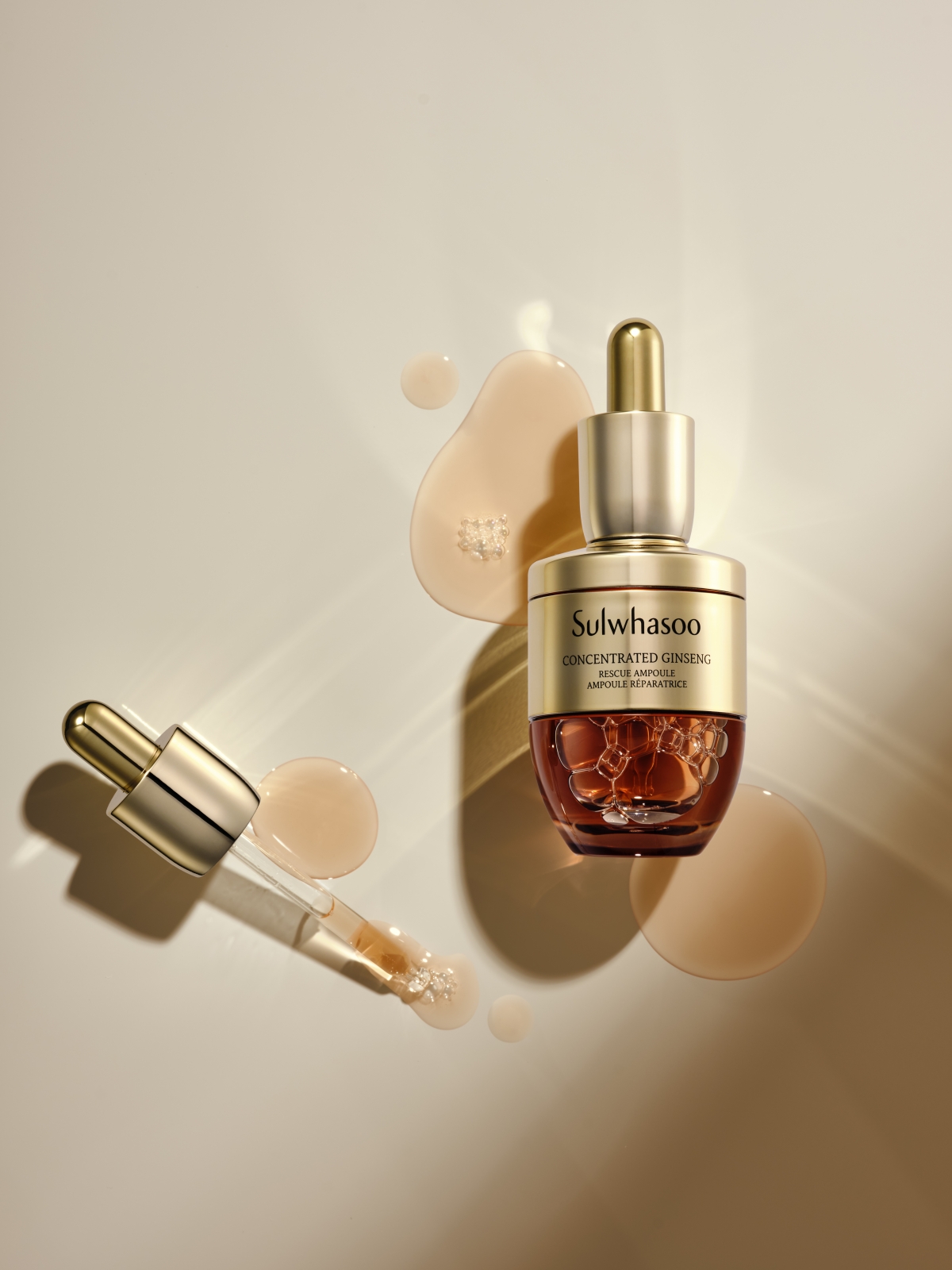 安瓶中蘊含Ginsenomics™ 6,000倍人參精萃及人參莓果成分,能即時激活肌膚,形成保護屏障,對抗潛藏肌膚炎症,改善粗大毛孔、緊緻膚質。