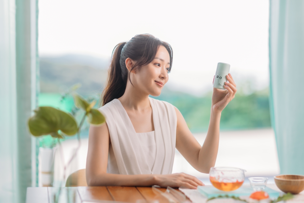 aio SUPER ESSENCE為都市女性啟動肌膚自我療癒力。