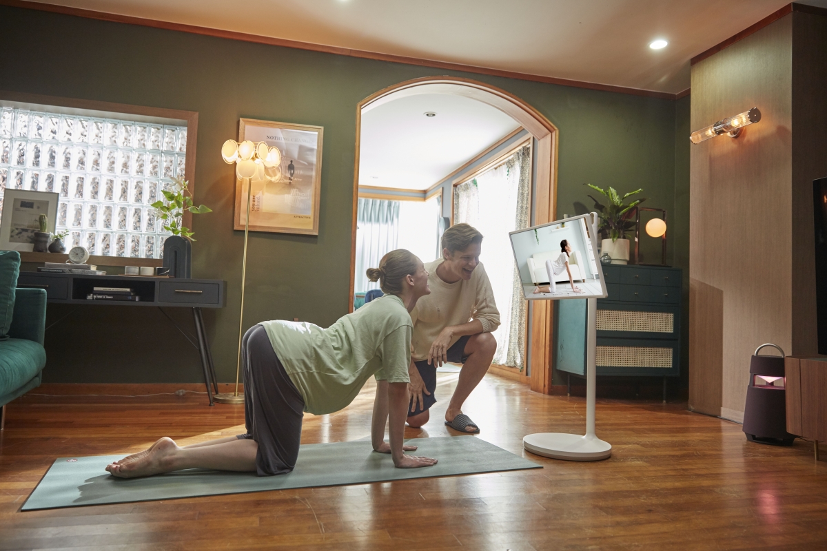 內置多個串流服務，不但可以支援 AirPlay 2，讓你毫不費力地從你的iPhone、iPad或Mac進行串流。