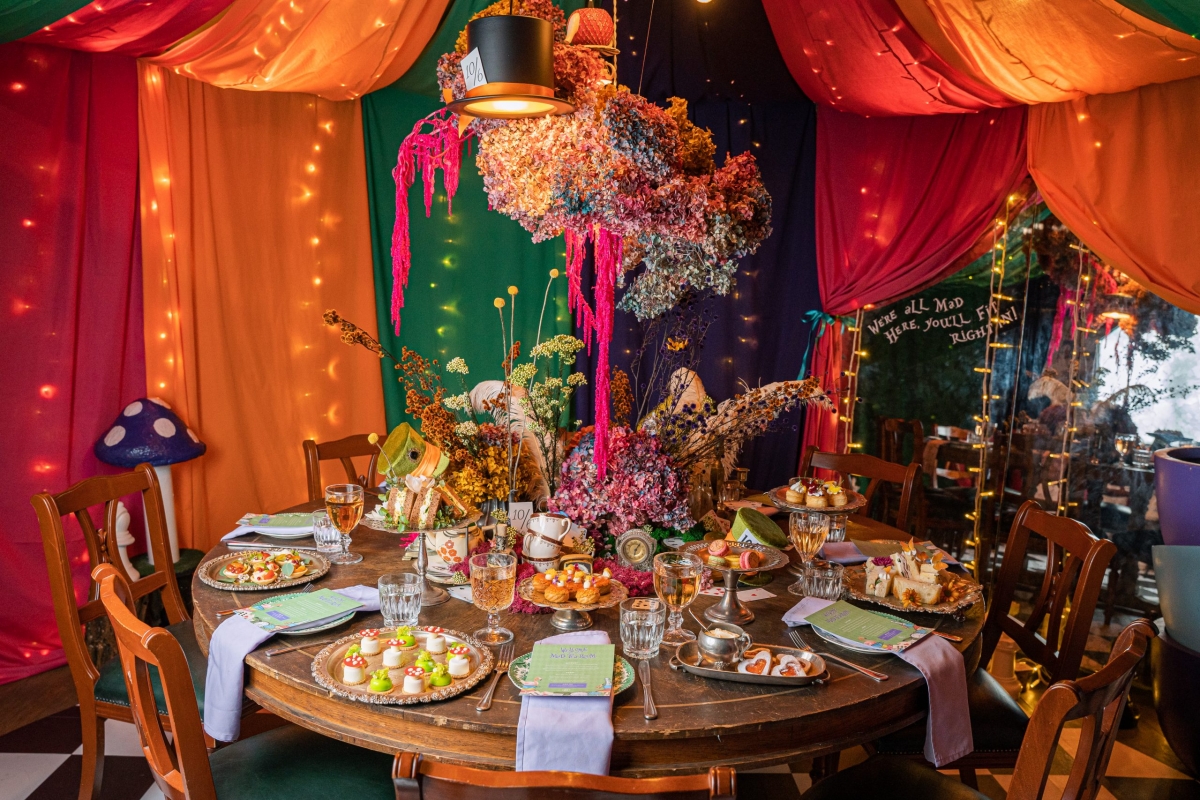 還設有仙境的角落讓大家來一場瘋帽子下午茶～