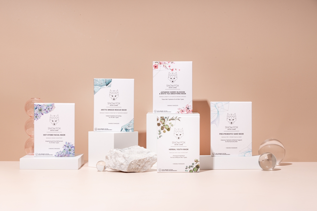 SNOW FOX面膜系列包括藍睡蓮勝肽熱石面膜、北極微風速效急救面膜、日本櫻花白茶嫩滑面膜、花萃·草本煥顏面膜及日本清酒益生菌面膜