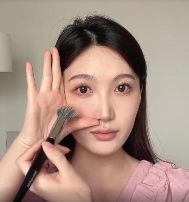 最低點不要超過鼻頭
