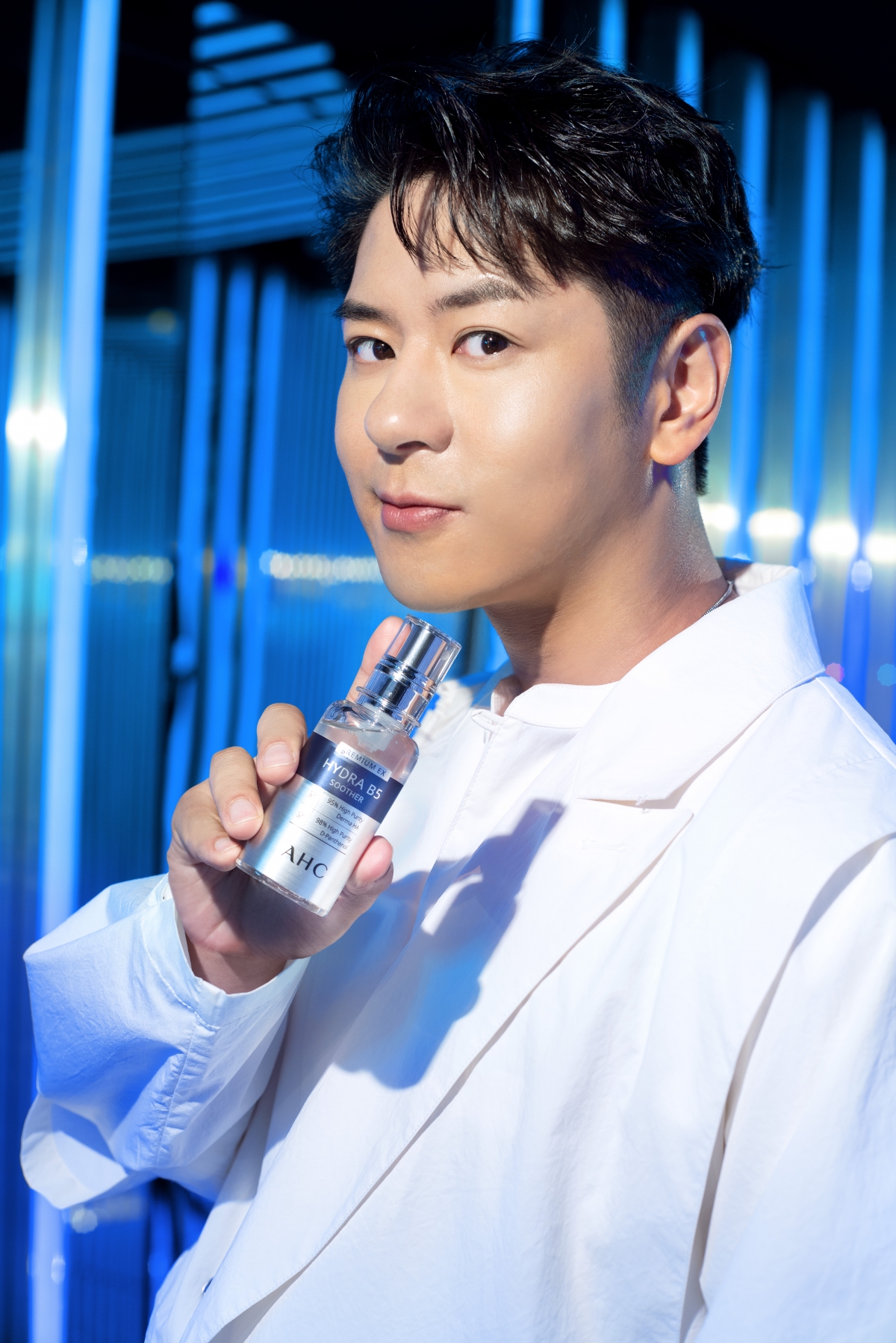 香港歌手許廷鏗大愛AHC B5智慧保濕系列