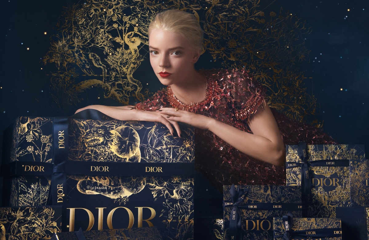 Dior 2022節日彩妝系列以星宿圖騰設計為靈感，華麗得讓人心動。