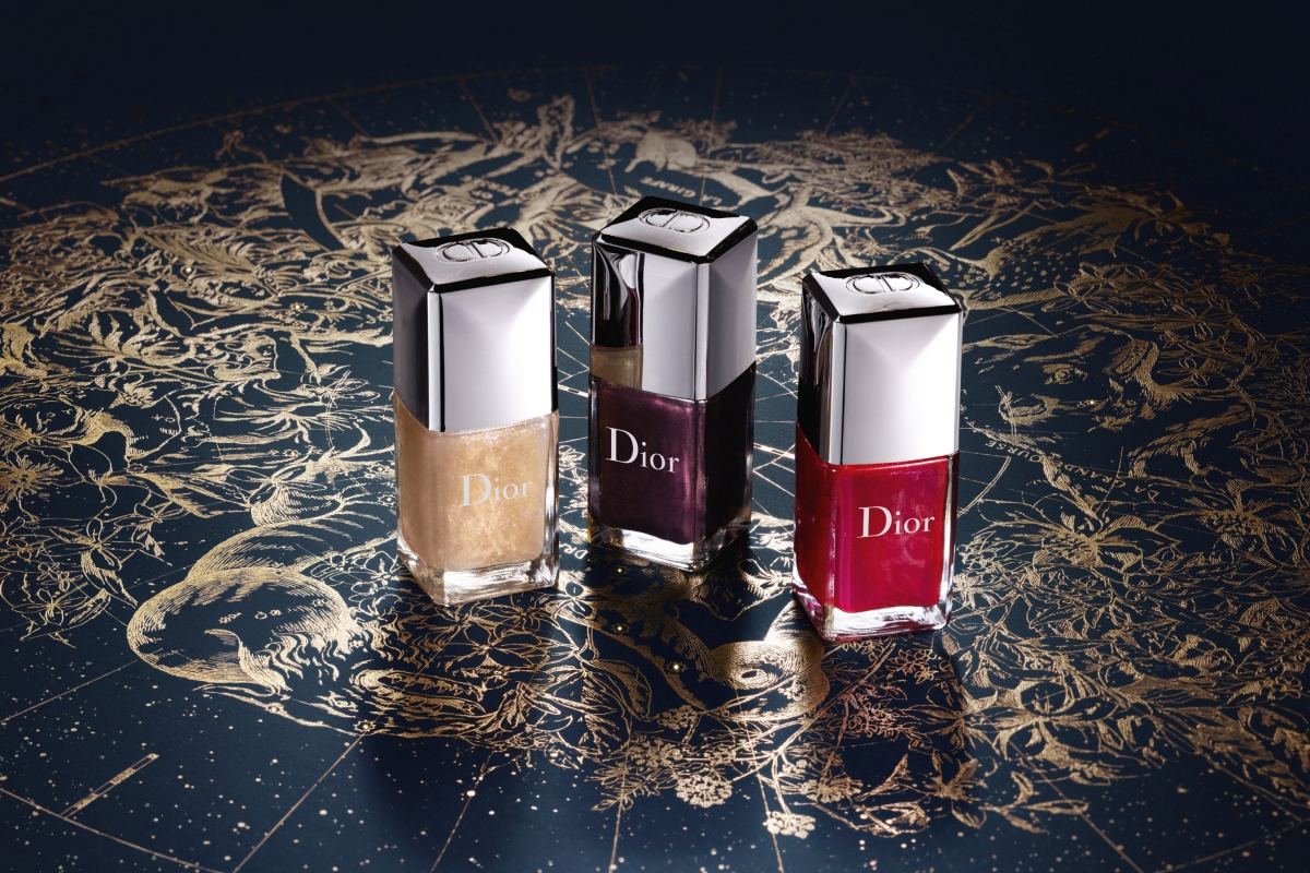 美妝甲油，包括：#309 Cosmic、#903 Mystic、#864 Fortune。