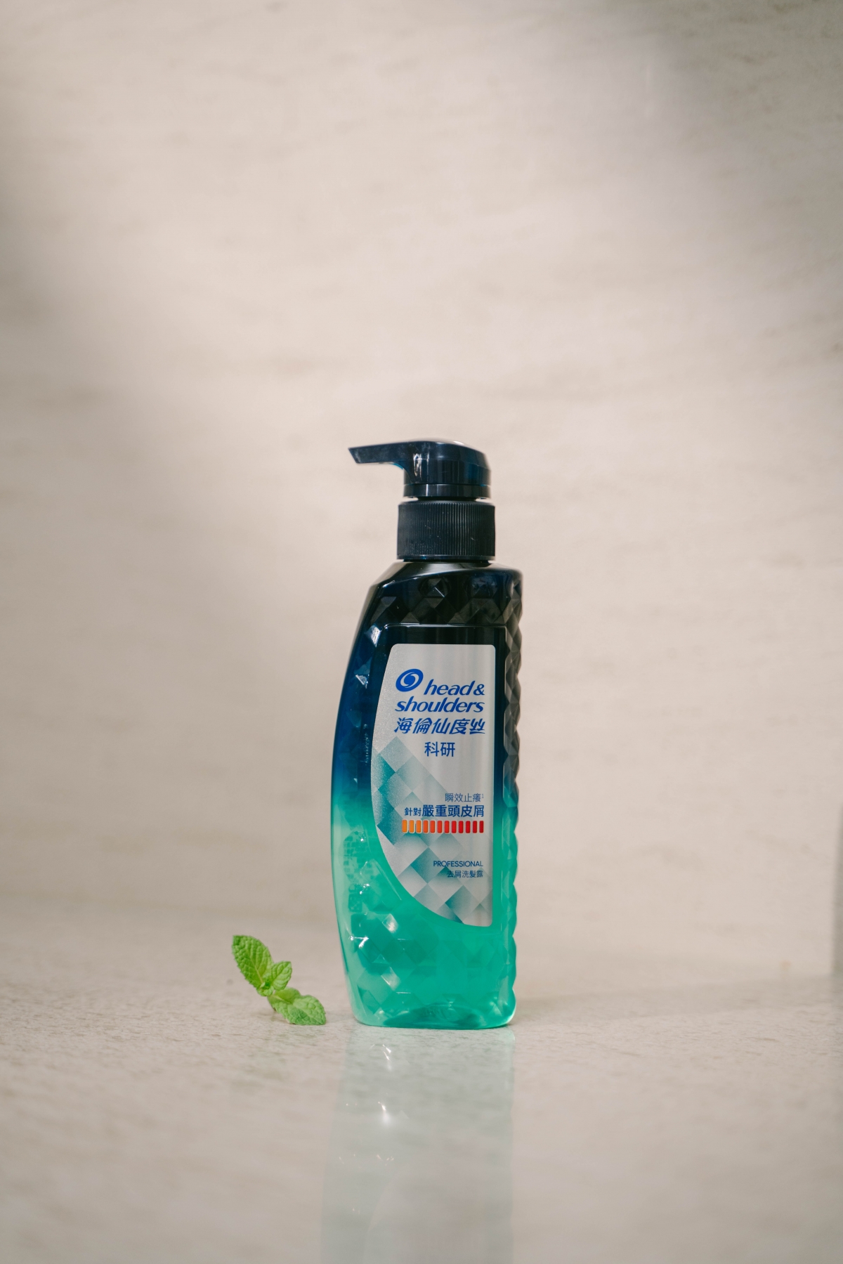 針對脆弱頭皮形成保護膜,煥活頭皮防禦力、強健頭皮!